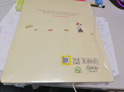 Phiên bản kỷ niệm mà lạ nhỉ, tờ giấy kỷ niệm 40 năm vắt ngang như trên hình k có. Mã QR thì bị cạo mất dù màng nhựa chưa tháo. Bìa sách bị dơ bên trong màng nhựa và góc bị cấn?