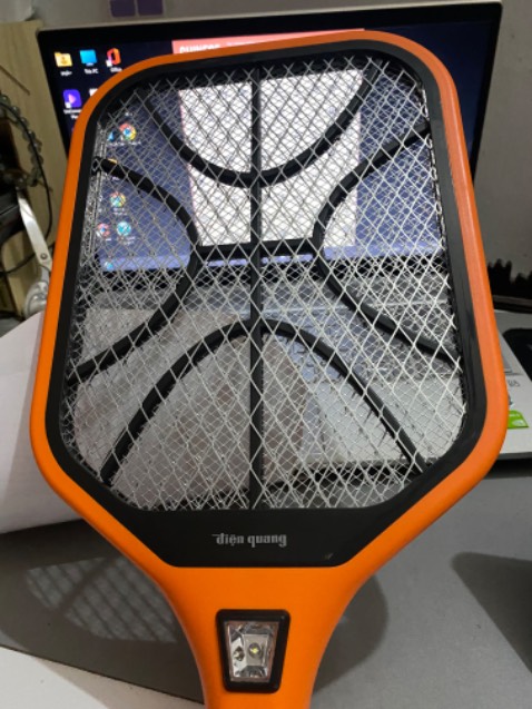 Mua chung với vợt muỗi, bút lúc đầu thử thấy không lên đèn tưởng hư ai dè xài tốt.