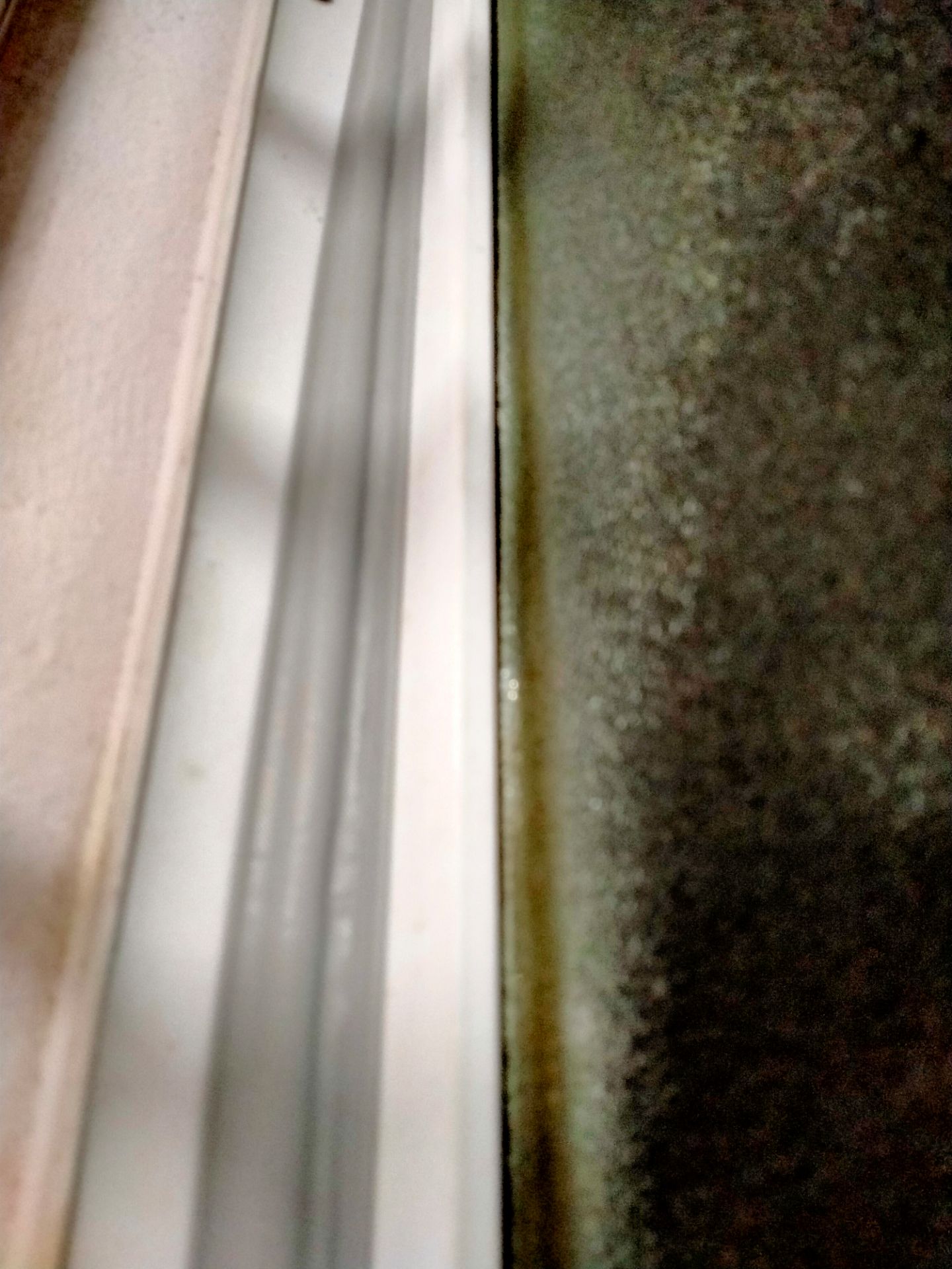 Chất liệu thô ráp không mượt như hình.