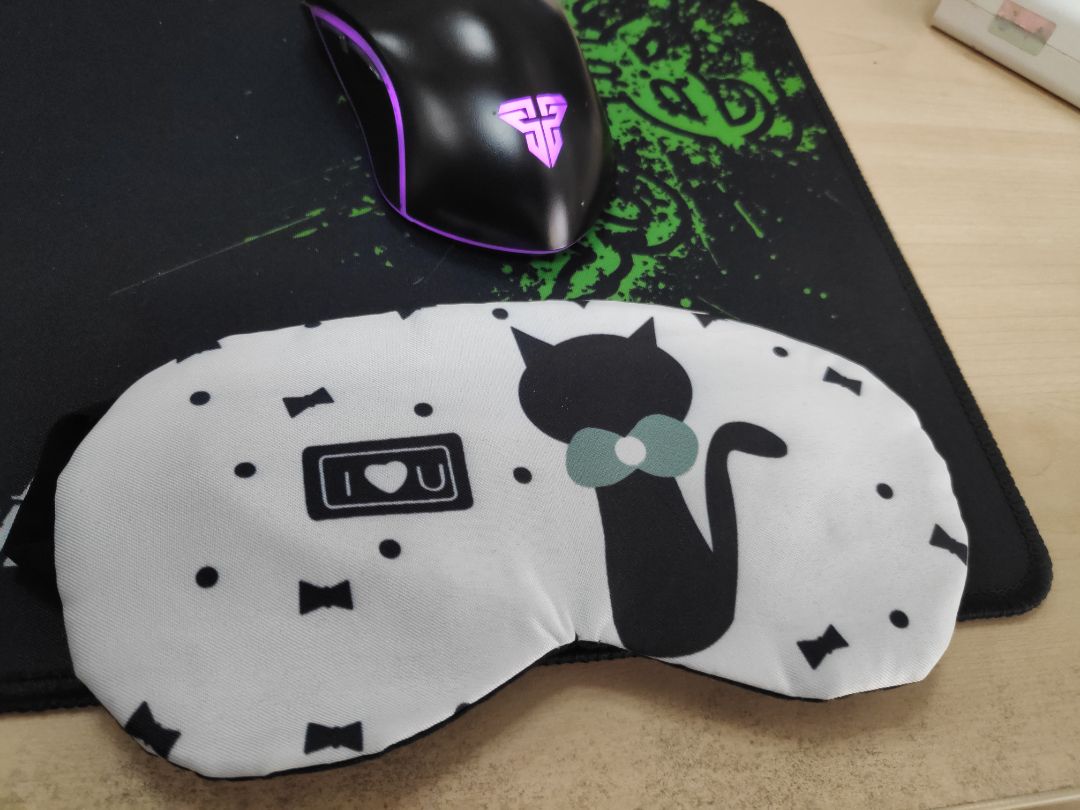 Giao hàng nhanh, sản phẩm ổn áp, mỗi tội ko phải màu đen mình thích