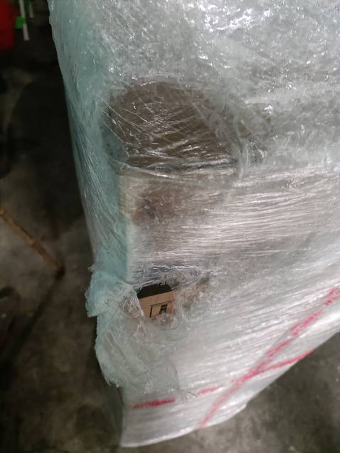 Đóng gói kín. Mở ra vẫn móp méo. Bó thay Đóng gói kín. Mở ra vẫn móp méo. Bó thay