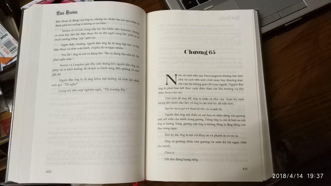 Tiếp nối với Thiên thần & Địa Ngục, Biêu tượng thất truyền, series các bí ấn trong nằm trong các biểu tượng của tôn giáo, nghệ thuật, kiến trúc thì cuốn này có phần lan man.Mặc dù phần đầu khá hấp dẫn kích thích tò mò cho người đọc, nhưng sau nặng miêu tả..v.v.. Xuống tay hơn.Nhìn chung giống series Ma Thổi Đèn, càng thêm càng nói nhiều :D.