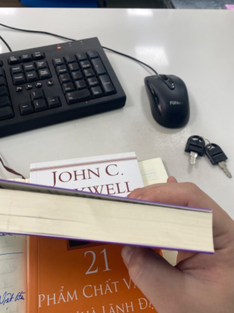 Sách cũ. Nhiều vết ố bẩn. Chất lượng giấy kém. Quá tệ