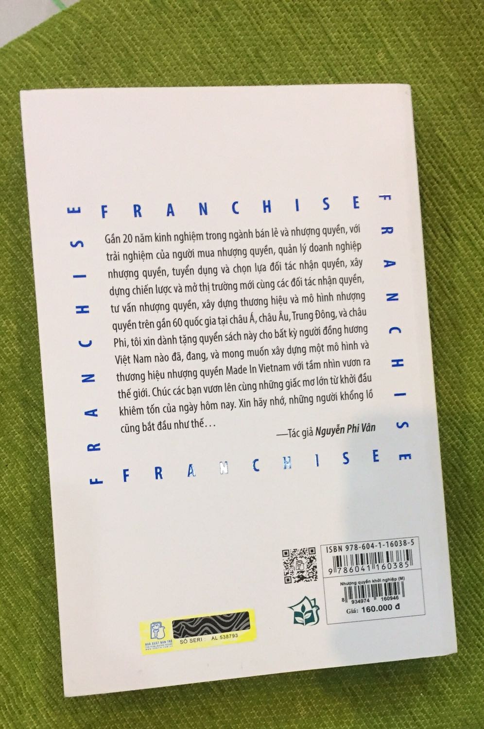 Sách được bọc bookcare, nguyên vẹn không rách,,,, và thơm mùi giấy mới