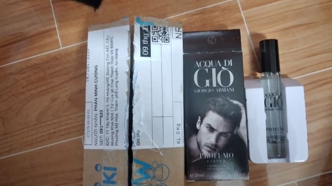 Shop làm ăn ***, đăng flash sale, khi khách hàng đặt mua và thanh toán trước thì muốn giao gì thì giao. Treo đầu dê bán thịt ***. Tôi mua con chuột sạc thì giao chai nước hoa, thông báo cho bộ phận chăm sóc khách hàng trên 2 tuần chưa giải quyết,  tiki là sàn thương mại điện tử lớn mà để 1 số shop làm ăn *** thì quá mất quy tín. Tôi quá thất vọng về Tiki. Đây là kinh nghiệm mua hàng trên mạng, tôi xin chia sẻ với các bạn, đừng bao giờ thanh toán trước khi chưa nhận hàng. Xin cám ơn đã đọc vài dòng chia sẻ của tôi./.