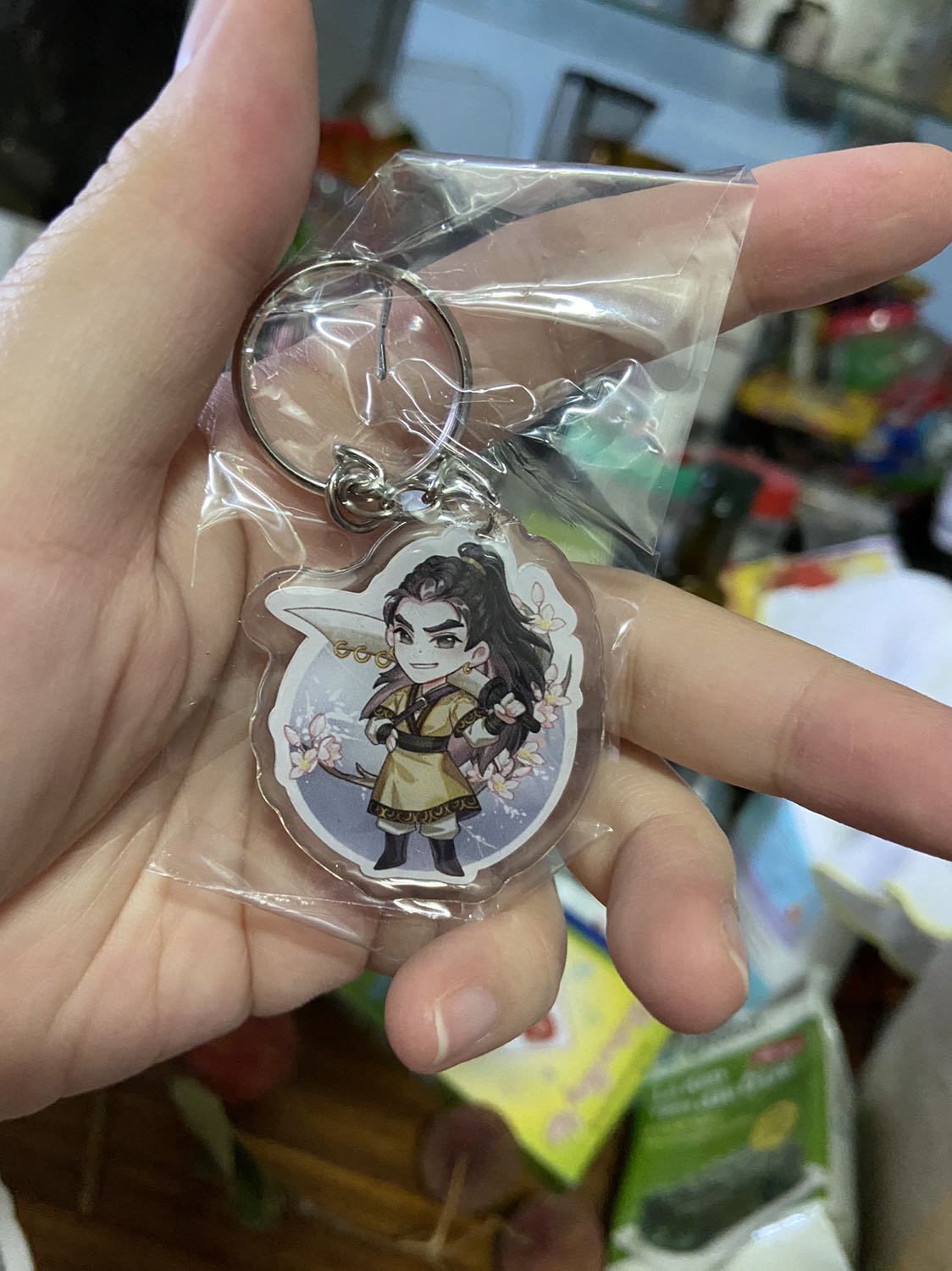 Nói chung là ổn nha mọi người. Cái móc khoá có làm cấn bookmark xíu nhưng ép plastic xong chắc cũng ổn