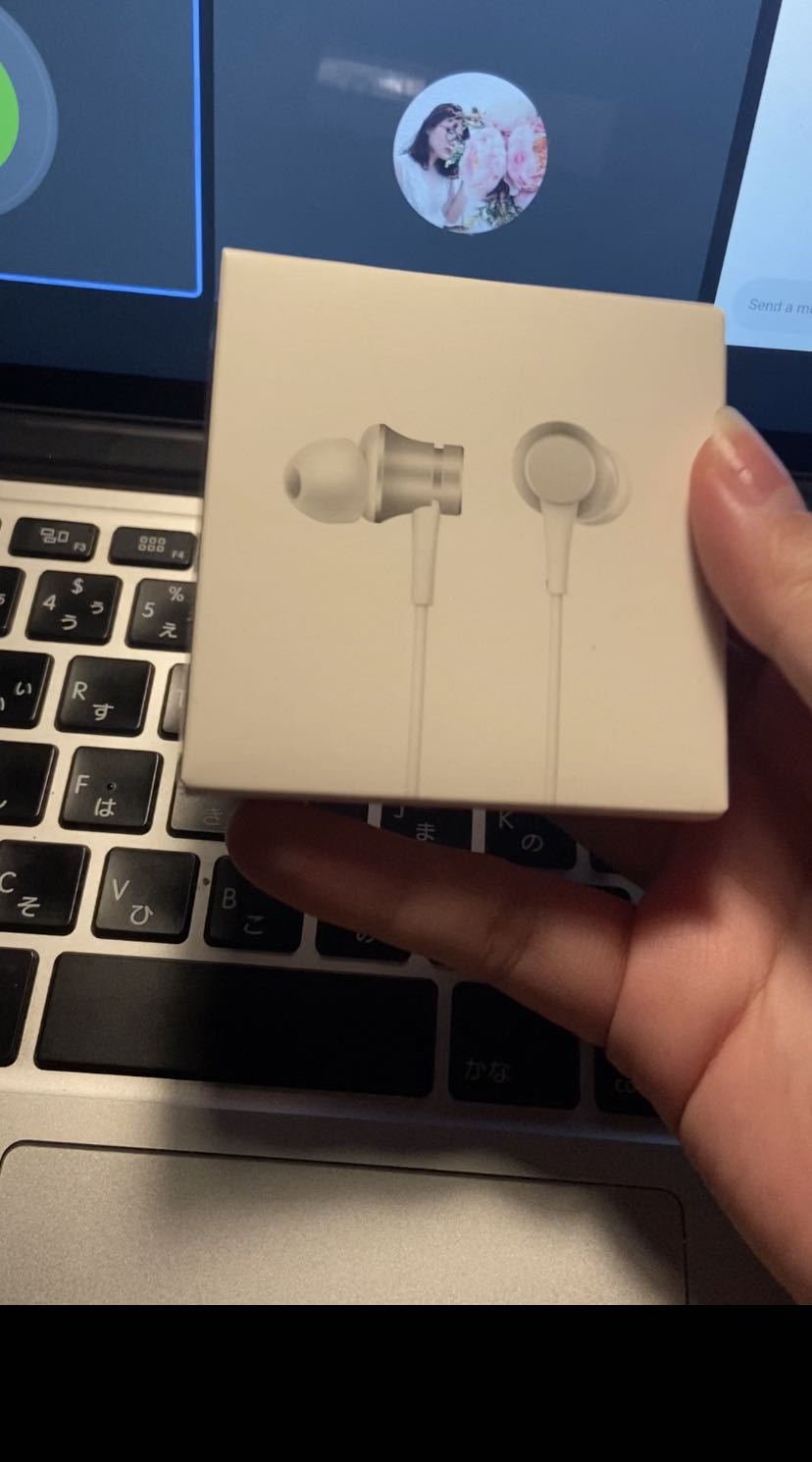 Tai Mi âm thanh lớn, đàm thoại bắt tiếng ok. Mình cần dùng cho đàm thoại họp online là chính nên giao nhanh 2h, do dùng tai bluetooth chất lượng đàm thoại kém.
Bass thì k so đc với mấy dòng chuyên bass nhưng do âm thanh lớn nên full bass cẩn thận điếc “))