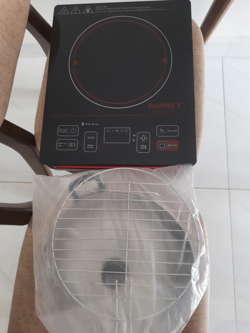 Hàng như mô tả, đóng gói cẩn thận.Tặng kèm cái nồi lẩu. Chưa dùng lâu nên ko biết có bền ko, nhưng trước mắt thấy êm hơn cái Media cũ của mình :)))