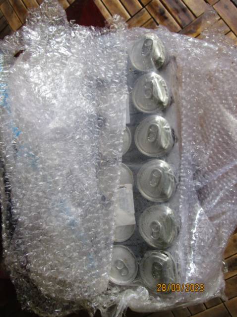 Đây là sản phẩm mình vừa nhận được , cũng chẳng biết nói thế nào , đổi đi đổi lại thì mất thời gian . Đăng hình ảnh lên đây để cho Tiki biết mà cải thiện khâu đóng sản phẩm và vận chuyển. Lỗi cũng chẳng tại ai , thôi thì thông cảm cho nhau là tốt hơn cả..