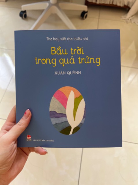 Sách gì đáng yêu chết đi được, người lớn đọc thì thấy healing mà mẹ nào có trẻ con cũng nên mua cho bé đọc nhe. Sách minh hoạ đẹp lắm mà giấy in rất xịn.