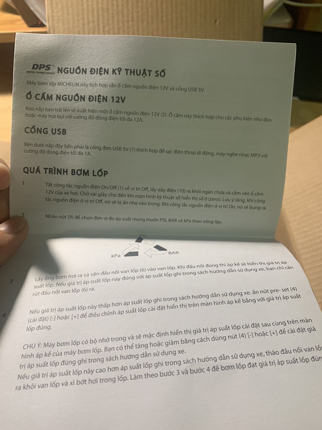 Hàng chính hãng Michelin, có HDSD Tiếng Việt của NPP, khá yên tâm.
Bữa trước có bạn nào trên group xe kháo nhau loại này có dòng toàn tiếng TQ. A e nên chọn hàng chuẩn mà mua. Tiki thì yên tâm r.
Cho shop 5 sao!