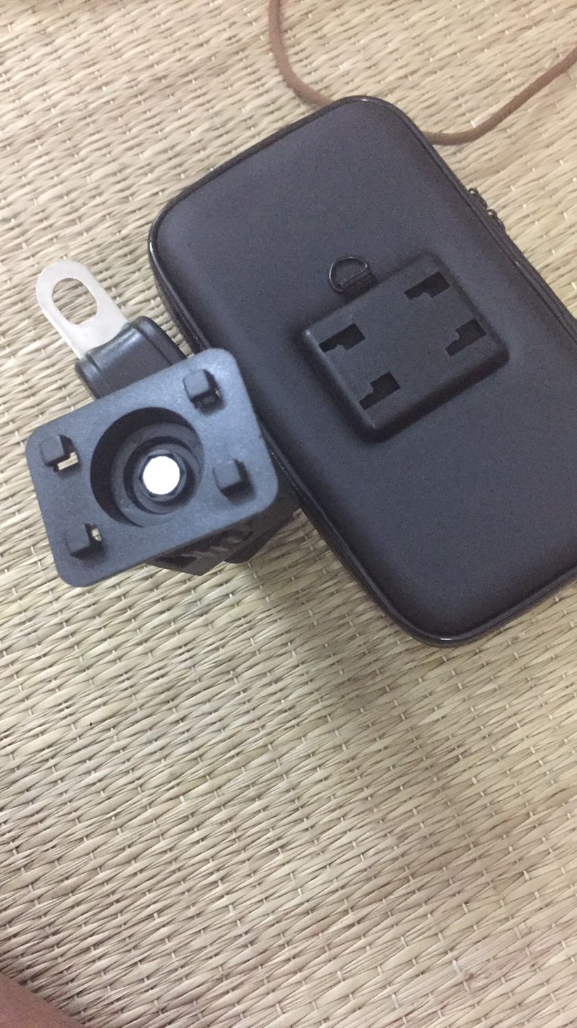 Mình đã mua và lắp thử để sử dụng nhưng giá đỡ khi gắn vào bao điện thoại rất lỏng lẻo , dễ long ra! Mình thấy sản phẩm này thật sự thiết kế ko ổn chút nào! Mình muốn chả lại sản phẩm có được ko?