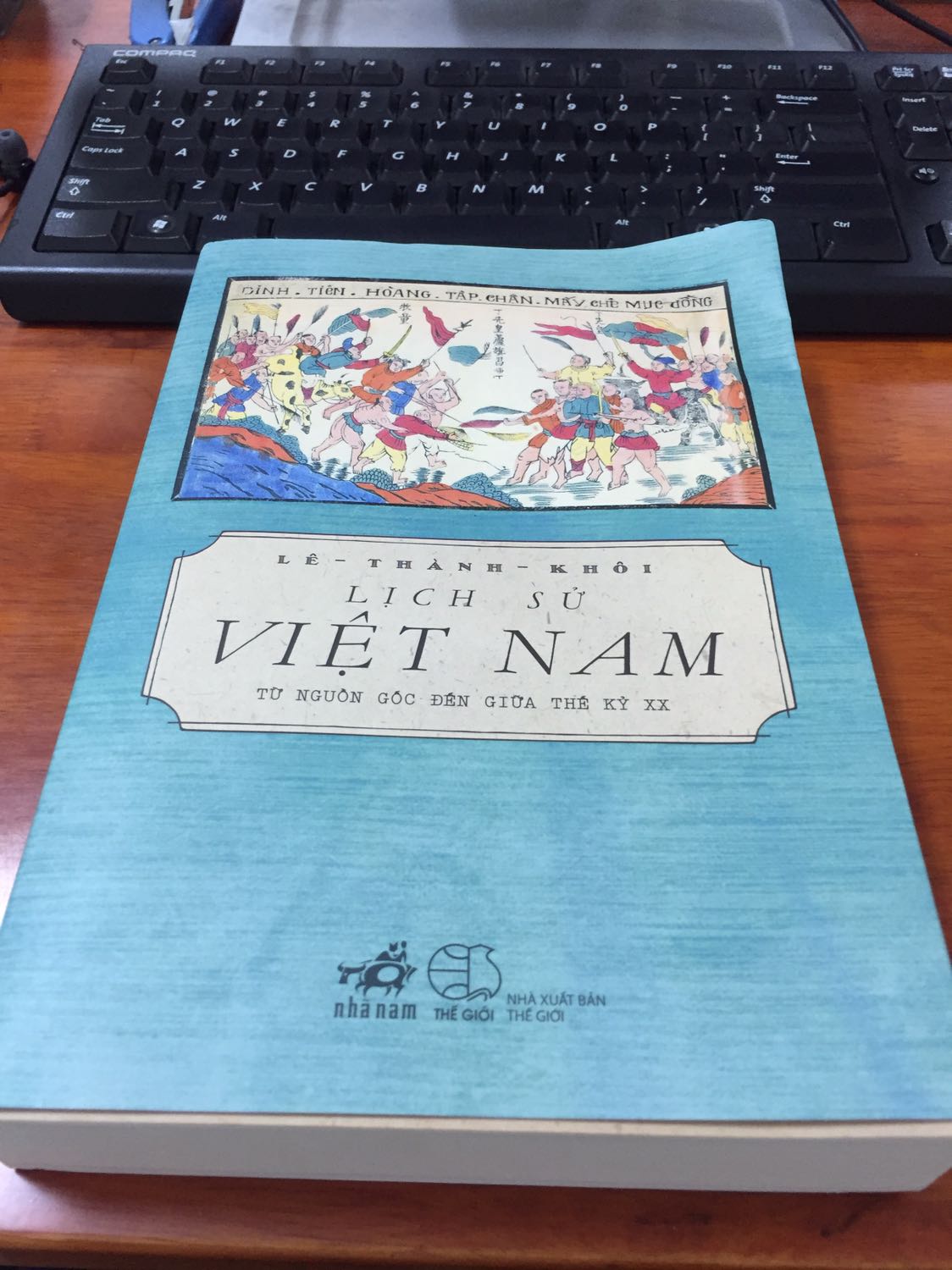 Giao hàng nhanh. Nhưng đóng gói hơi ẩu. Nên chọn cái hộp lớn hơn khổ sách một chút. Hy vọng Tiki rút kinh nghiệm