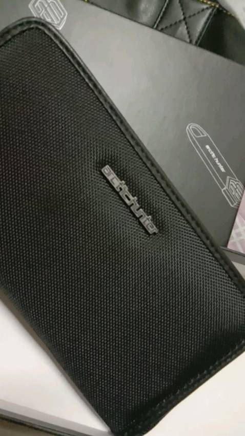 Ví rất đẹp. Sờ rất sướng. Nhiều ngăn tiện lợi. Rất đáng đồng tiền bát gạo Ví rất đẹp. Sờ rất sướng. Nhiều ngăn tiện lợi. Rất đáng đồng tiền bát gạo