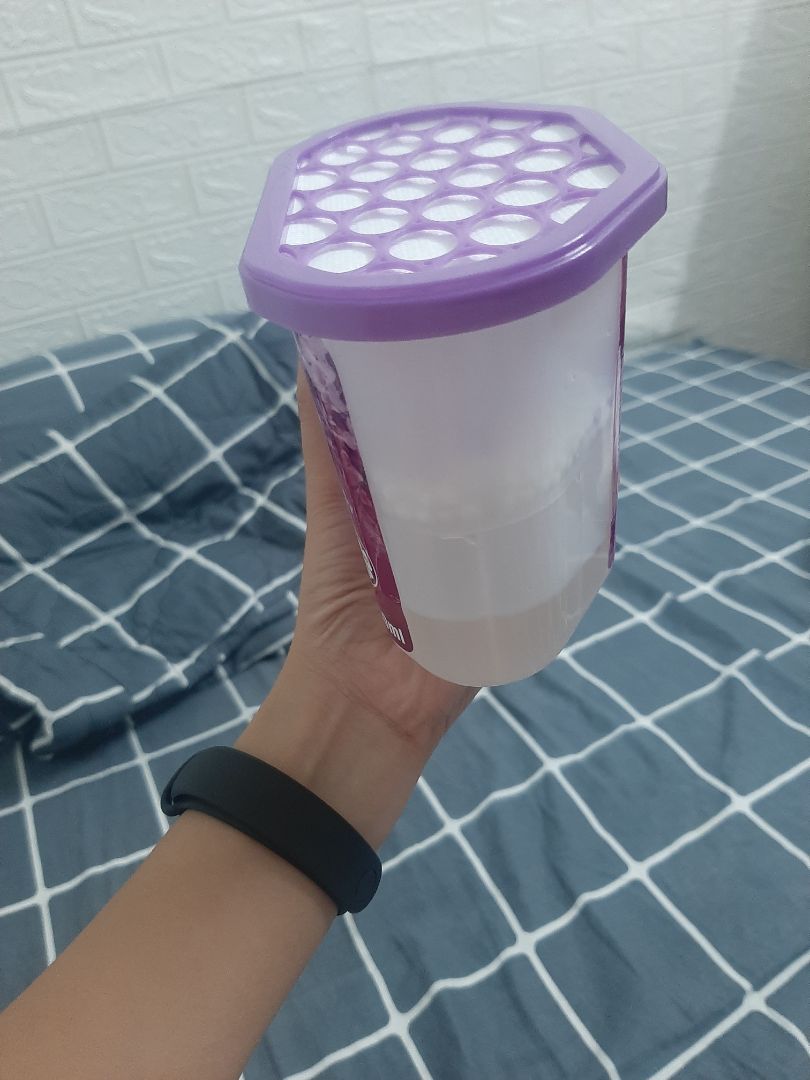 Mua xong mới biết phòng mình ẩm nhiều vậy, mới để hủ có mấy ngày mà đọng nước nhiều như vậy.