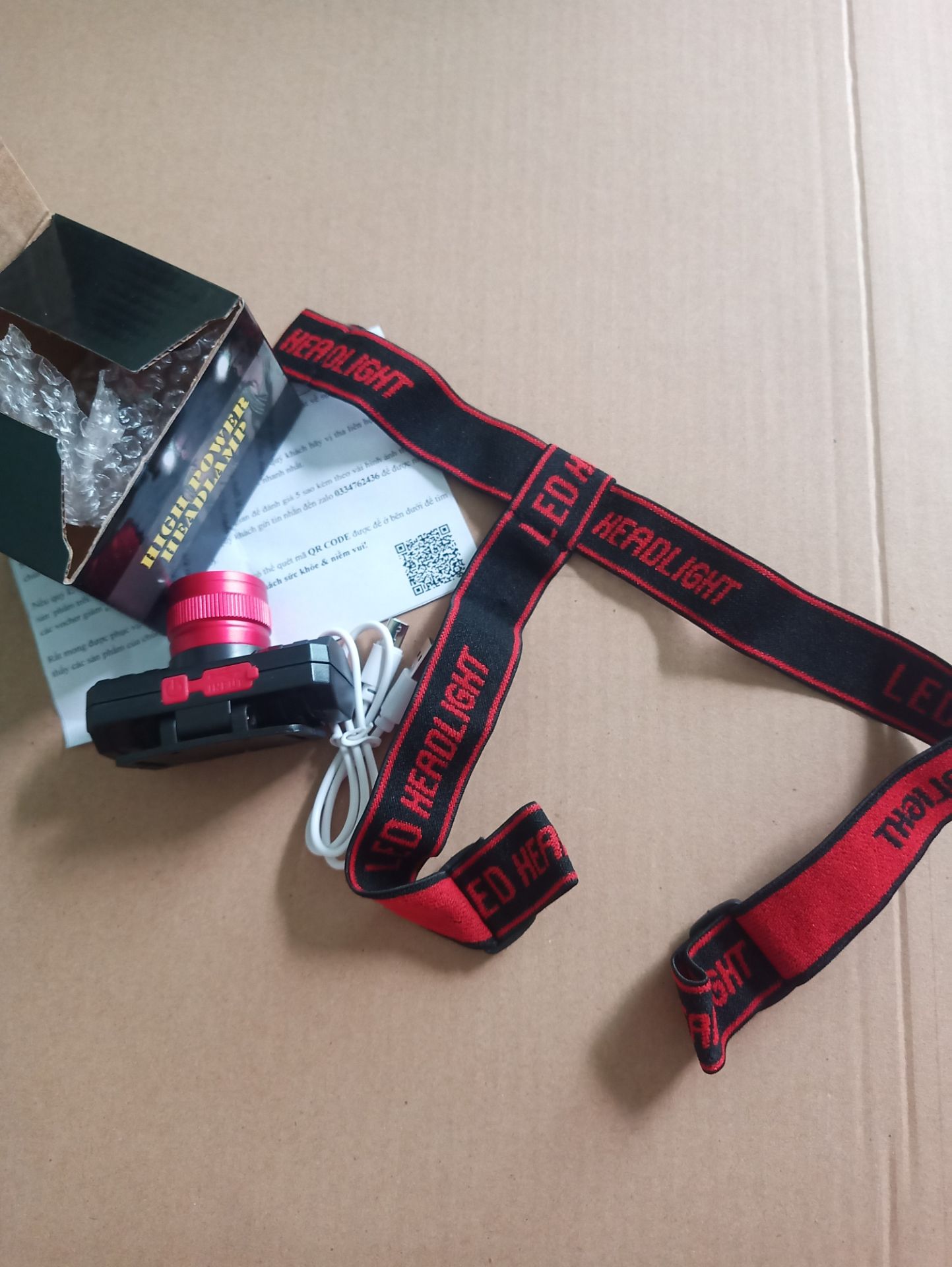 Nhận được bộ như hình. Nhỏ gọn , sáng 3 chế độ . Đóng gói cẩn thận.