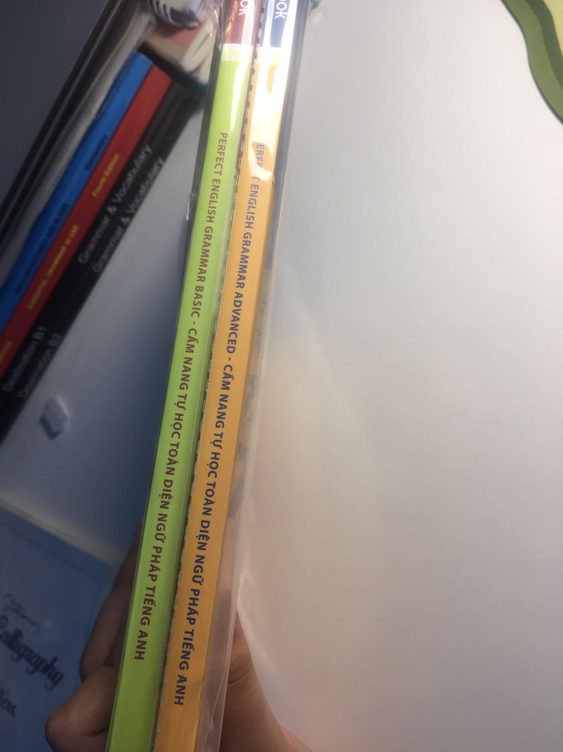 Tiki giao hàng siêu nhanh, mình mới đặt hôm qua mà hôm nay đã ship rồi. Xem qua nội dung sách thì thấy khá oke đối với đứa bắt đầu lại Tiếng Anh như mình