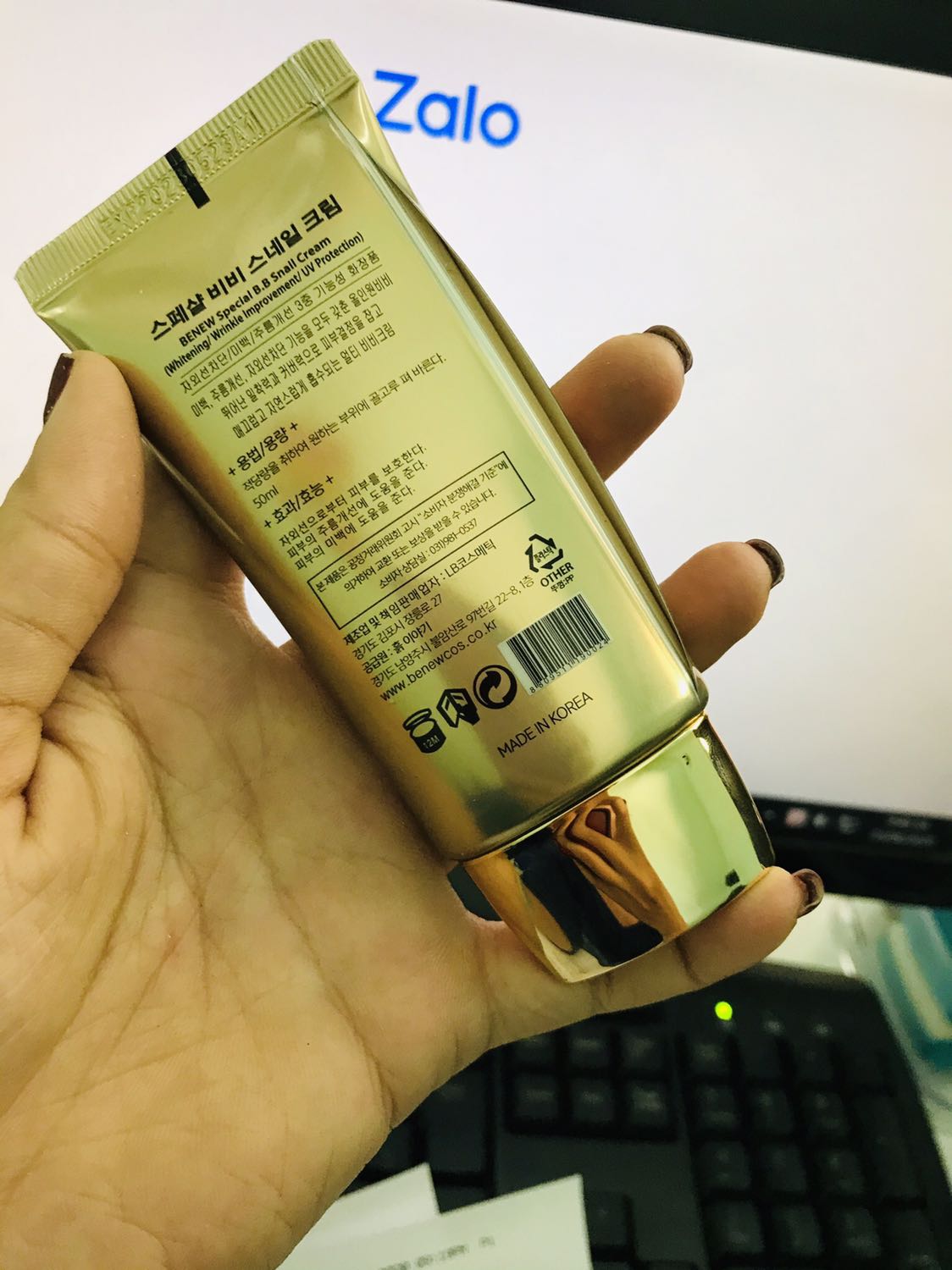 Em nhận hàng rồi. Gói rất cẩn thận. Nhưng e gỡ ra thì lớp vỏ tuýp bị thế này. Hàng lỗi hay là sao ạ? Chất lượng thì chưa dùng nên chưa đánh giá đc.