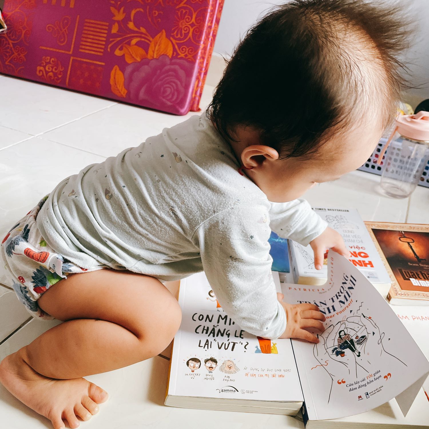 Sách cực kỳ hữu ích cho cha mẹ muốn dạy bé tự lập lại mình sau khi đọc đã có thể cảm thấy vui vẻ và con cũng hợp tác hơn!