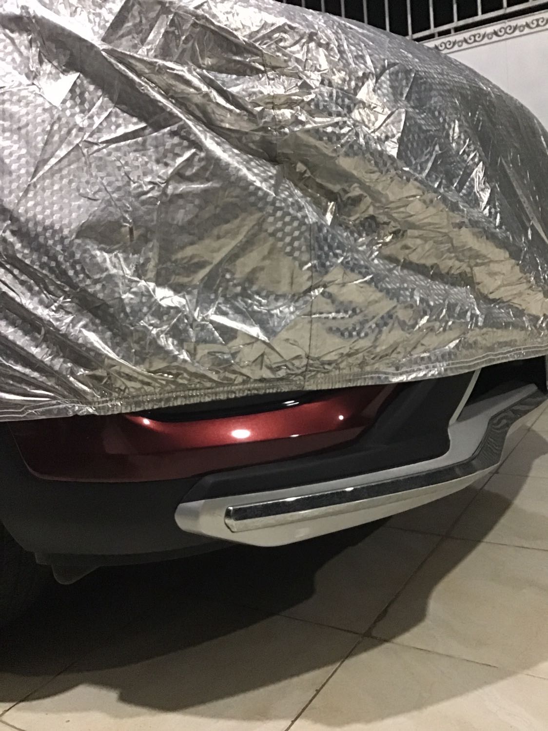 Kiểu đẹp. nhưng hơi ngắn ở phần phía trước khi sử dụng suv 5 chỗ.
Chất liệu quá kém( bợt). mới mà đã bị rách