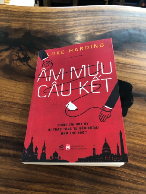 Cách kể chuyện sặc mùi tiểu thuyết, có thể có đúng có hư cấu lận lộn, ý chí chủ quan của người viết nữa. Nói chung, thêm một góc nhìn vẫn hơn là ko biết gì hơn. Nội dung đủ lôi cuốn