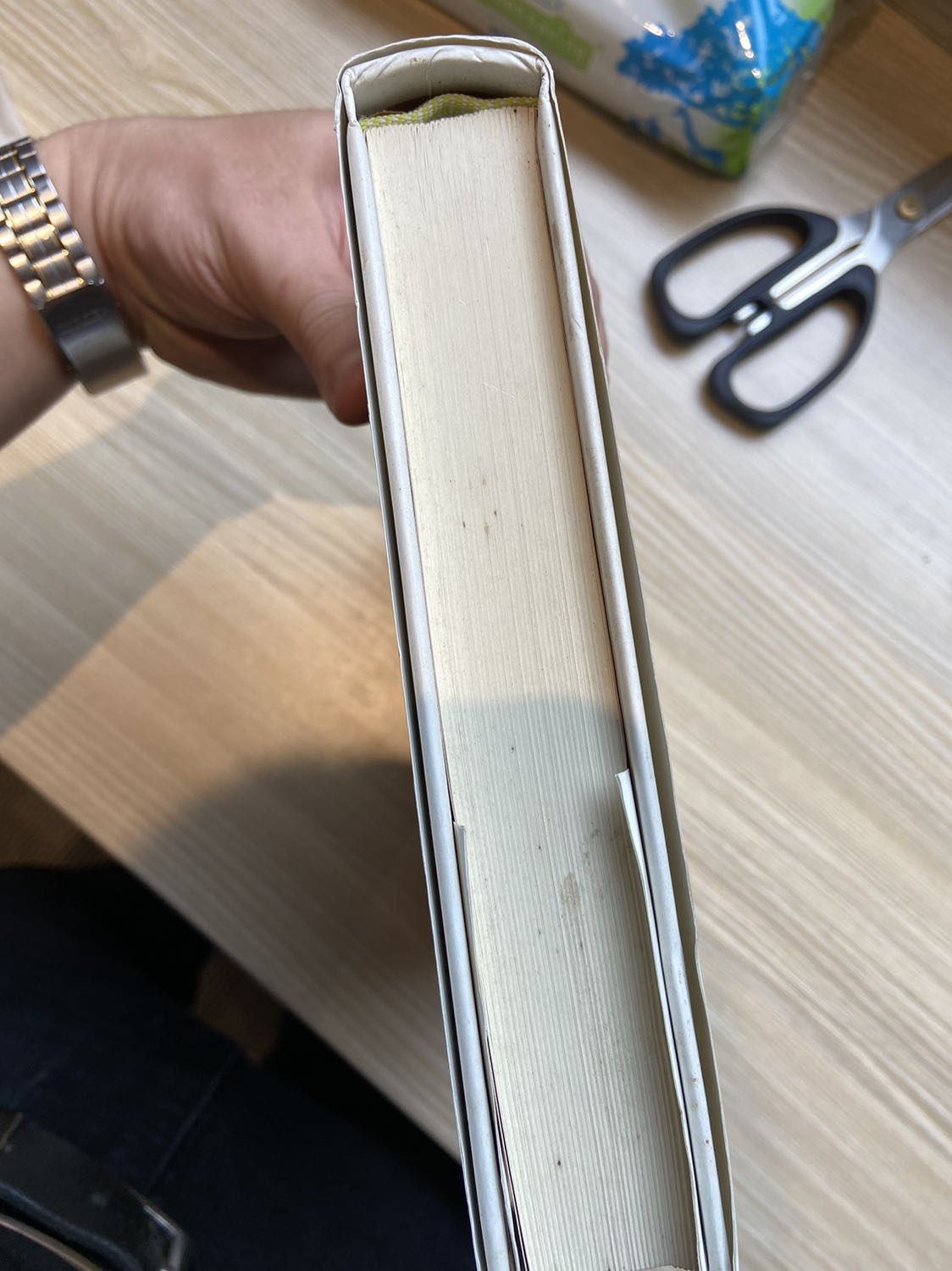 Đặt hàng giao nhanh 2h tiện lợi nhanh chóng. Đóng gói nguyên vẹn kỹ càng đàng hoàng chất lượng. Mua cho công ty nên việc xuất hoá đơn đỏ rất là chuẩn chỉnh đầy đủ rất tốt cho các doanh nghiệp cần xuất hoá đơn đỏ điện tử. 

Mong các đơn hàng sách cũng được TIKI bọc và đóng gói chèn lót kỹ càng tốt hơn như thế này.