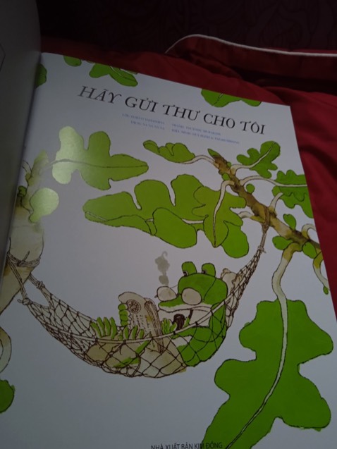 Bìa sách đẹp,màu sắc bắt mắt,giấy dày dặn,mực in rõ nét không bị lem nhoè