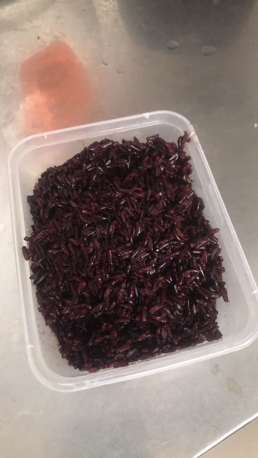 Gạo ngon, dẻo. Các bạn cứ đong đúng tỉ lệ 1 gạo 2 nước như hướng dẫn trên bao bì rồi cho vào nồi cơm điện bật nút warm trong 2 tiếng. Sau đó thì bật nút cook nấu như bình thường là thành phẩm ra ăn ngon tuyệt vời?