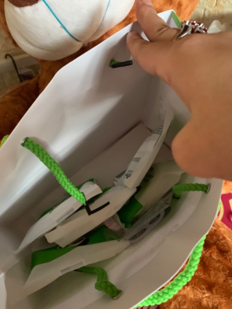 Giao hàng nhanh chóng, đóng gói cẩn thận, shop cho thêm túi giấy đựng nhỏ xinh xắn. Chưa sử dụng nên không đánh giá được chất lượng. Mua lần 2 vói giá khuyến mãi tuyệt vời