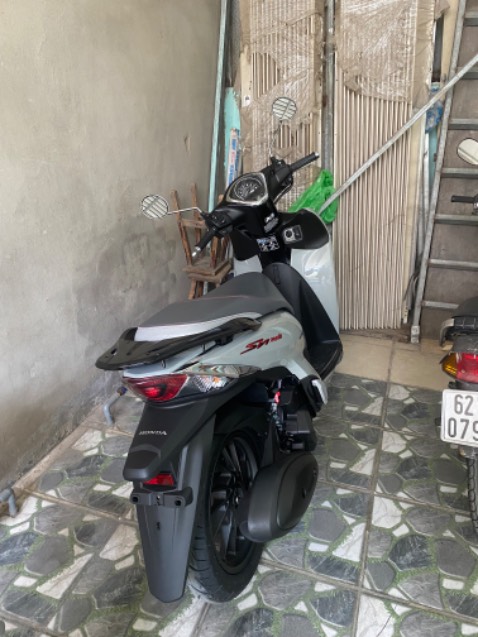 Xe đẹp, nhân viên nhiệt tình, giá tốt, có điều ko biển số chạy về long an hơi gê tí