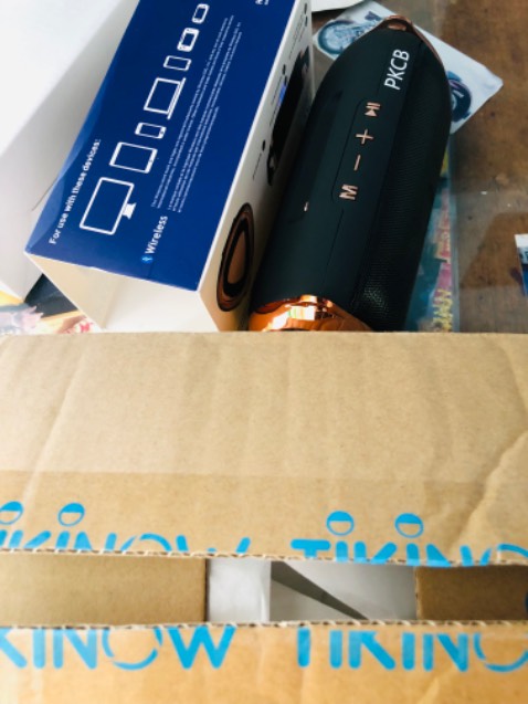 Loa mở  max  hơi bi méo tiếng,nút cộng trừ kg phải là âm lượng mà nhấp vô nó qua clip khác khi đang xem youtube.tạm dùng thì vẫn ok