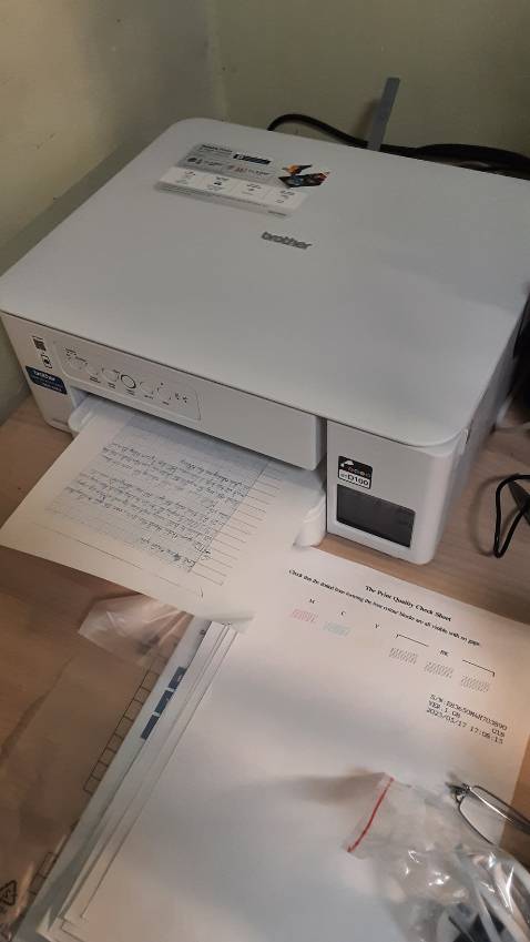 máy mới, phải làm động tác nạp mực lên lần đầu mới xài được, shop đã hỗ trợ nhiệt tình kể cử ngày nghỉ.