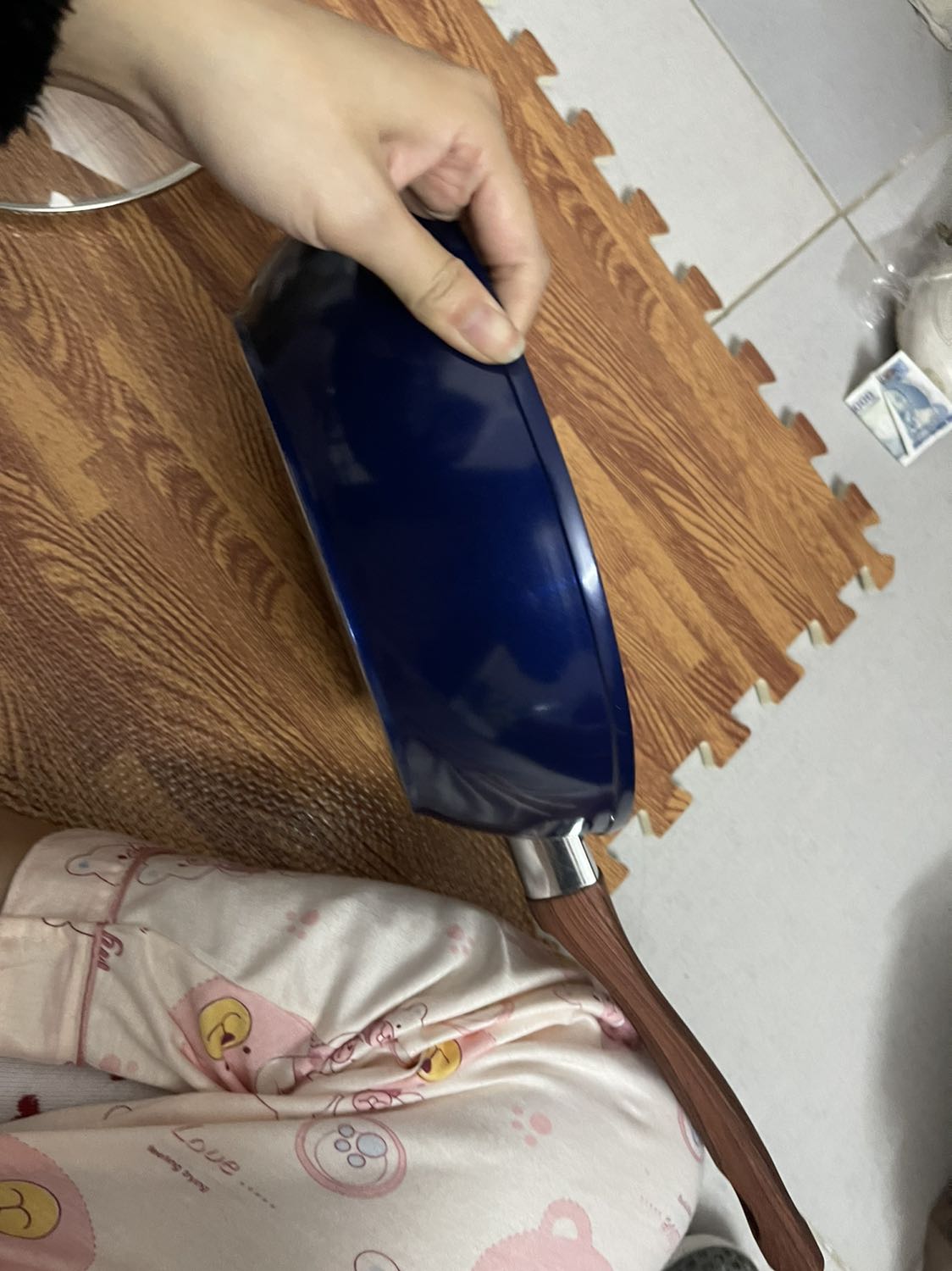 Chảo cầm nặng tay, ngoại hình ổn. Giao hàng nhanh. Mình chưa dùng nên chưa biết chống dính ổn không