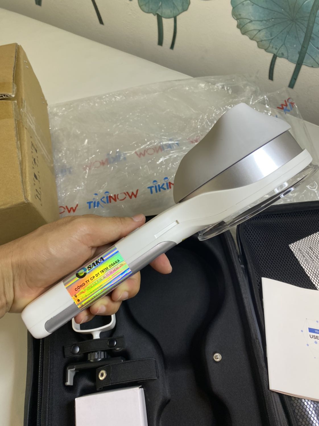 Công nhận tikinow Giao hàng quá nhanh.
Đóng gói cẩn thận, sản phẩm đẹp cầm chắc tay, thích nhất là cái hộp xách gọn nhẹ. Xuất xứ thương hiệu Mỹ có FDA mà giá lại rẻ. Nhà phân phối hướng dẫn sử dụng nhiệt tình dễ hiểu. Sẽ giới thiệu cho bạn và tiếp tục ủng hộ Shop. Trong thời gian sử dụng sẽ đánh giá uy tín bảo hành của shop.