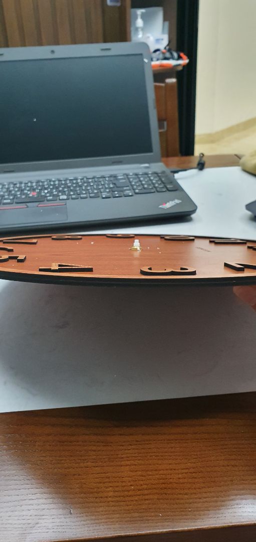 sản phẩm không giống mô tả,  mỏng,  hàng bị móp méo