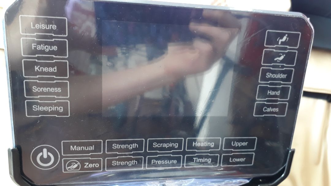 Sản phẩm tốt nên mua ở đây nhé cả nhà. Mình cũng ra xem trải nghiệm ghế rồi và mình quyết định lên Tiki đặt vì yêu mến bạn tư vấn của toshiko. haha.. Ghế con lăn 4d, mát xa rất tốt luôn cũng dễ sử dụng nữa. Mình m,ua cho cả nhà nằm ai cũng thích. Mới giới thiệu cho b mình mua nữa. Rất đáng đồng tiền. Nói chung là nên mua ở đây nhé mọi ngừi.