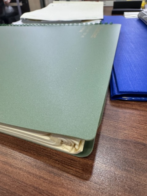 Sản phẩm đẹp tốt, nhưng giao hàng gốc sản phẩm bị cấn ko còn đẹp và đanha giá ko tốt. 
Hộp giao hàng ko bị cấn chứng tỏ hàng bị cấn trc khi đóng gói, ncc ko kiểm kỹ hàng trc khi giao