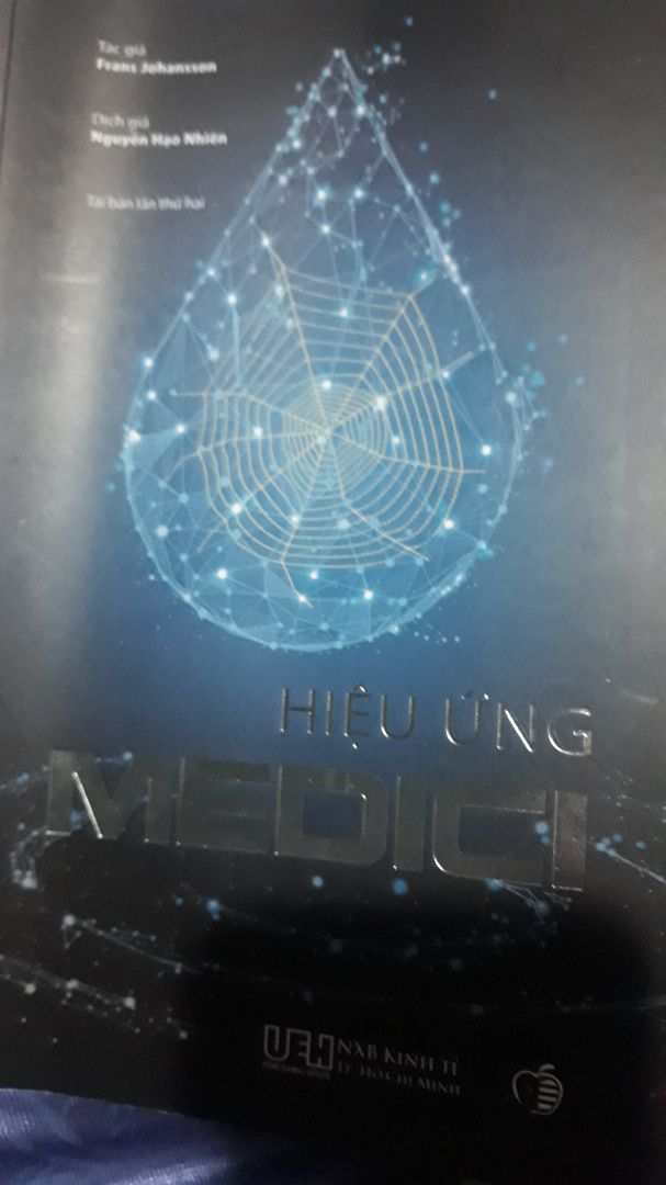 Dài dòng. 
Cảm giác khó đọc
Nhiều tên nước ngoài, dữ kiện làm loãng thông tin, ít giá trị. Trình bày chưa khoa học, gây cảm giác ngán! 
Chưa có phần tóm tắt phương pháp, ý chính cốt lỗi để người đọc dễ theo dõi. Chưa tìm thấy chỗ hay và đáng thuyết phục. Lúc trước đọc review ai cũng bảo hay ho, thật mất lòng tin.