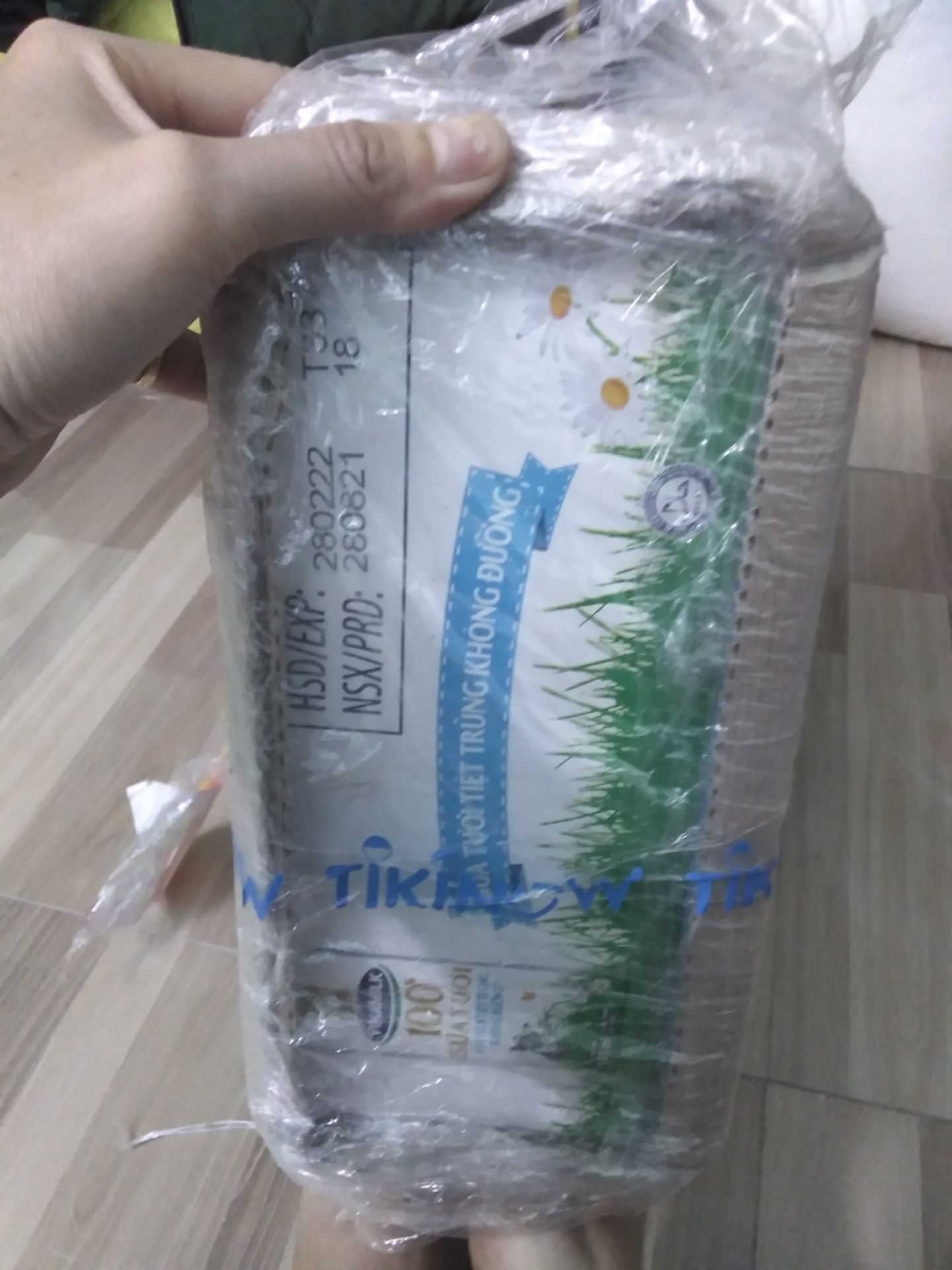 giao hàng siêu nhanh, đặt hôm trc hôm sau nhận dc. sữa tươi dc cty đóng gói rất cẩn thận. tôi hài lòng. tiếp tục ủng hộ  công ty nhiều nhé