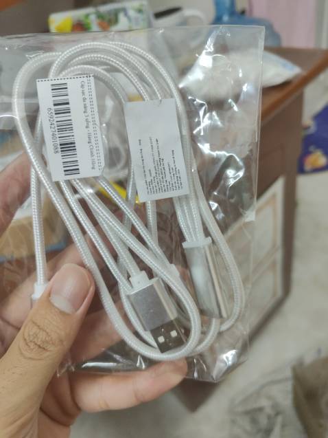 Cáp bọc dù ba đầu nhìn dày dặn lắm nha, màu bạc trông xịn. Giá rẻ mà ship cũng lẹ tối hôm qua đặt sáng nay có rồi. Ok nha