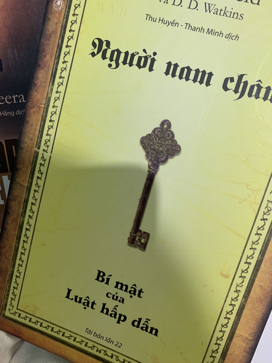 Sản phẩm thật sự rất ok luôn
Còn tặng kèm một cái bookmark
Trông xịn lắm
Đóng gói chắc chắn