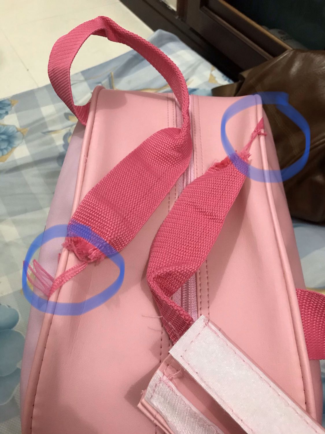 Mình là khách hàng thân thiết của Tiki. Hàng nhận lúc nào cũng hài lòng vì nhanh & đảm bảo.
Nhưng hôm nay đặt hàng để tặng mà như vầy thì mình thật sự rất bức xúc.
Mong Tiki luôn đảm bảo chất lượng hàng cho người mua. Cảm ơn.