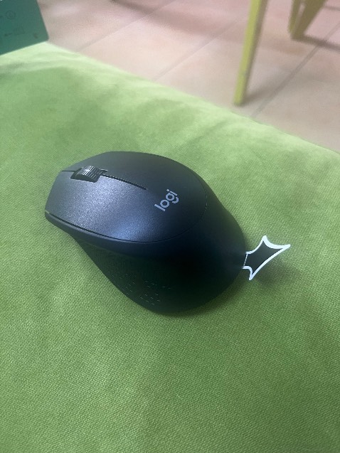 Đúng mô tả ! Mua lần thứ 3 rồi. Nhà xài hao chuột quá mặc dù chuột cực tốt. Giao nhanh chóng + đóng gói tốt.