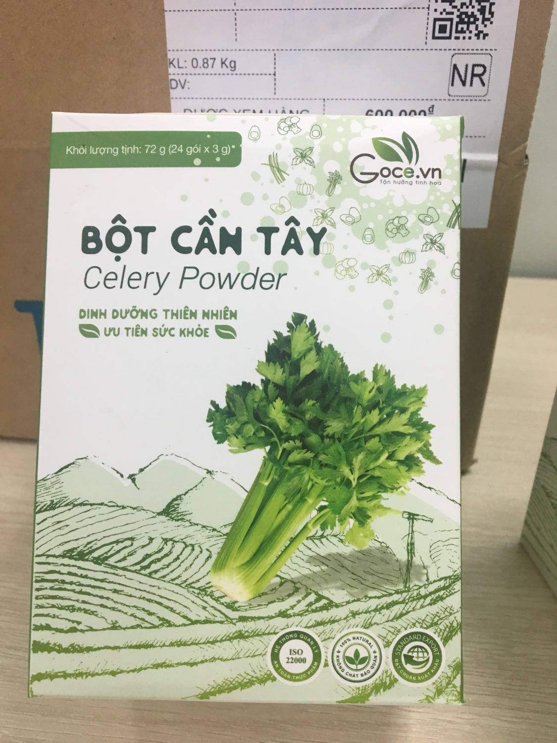 Hộp bột cần tây được đóng túi nhỏ tiện dụng, sản phẩm tốt nguyên chất giúp giảm cân và tốt cho sức khỏe. Đóng gói cẩn thận, thiết kế đẹp, ngày sản xuất mới, sản phẩm nguyên chất không đường nên hơi khó uống, mình cho thêm ít đường cho dễ uống hơn. Vì sức khỏe và tiện dụng nên mình sẽ ủng hộ shop lâu dài.