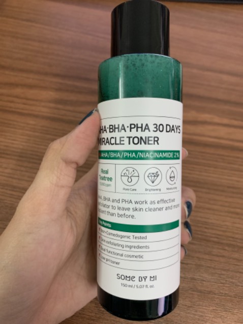 Còn đầy đủ tem niêm phong và đát xa. Mới xài loại màu đỏ thôi nên chưa biết loại màu xanh này có hợp với da ko. Vẫn cho 5 sao vì khâu đóng gói.