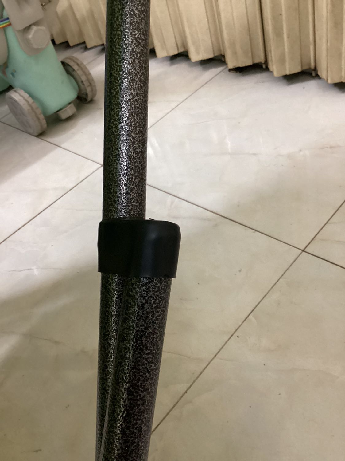 Khung sườn chắc chắn, võng thoáng mát, người lớn nằm thoải mái. Giá hợp lý.