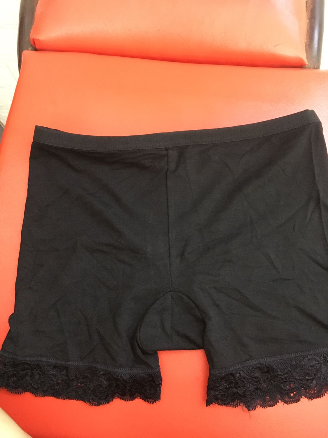 Giao hàng ko đúng hình. Thất vọng một chút
Mình không thích cái dây lưng quần này. Mẫu mình chọn dây lưng mỏng