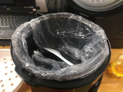 Hàng giao nhanh. Đóng gói cẩn thận chắc chắn. Sản phẩm đẹp rất ưng ý. Mới dùng sẽ hơi khó chịu vì các nút bấm điều khiển. Nồi mới nên mùi hơi khó chịu... Nhưng đáng tiền