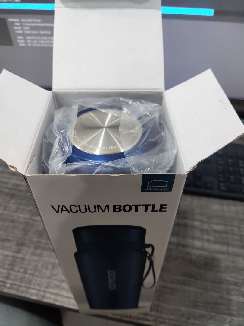 Giao hàng nhanh, gói hàng hơi bị móp, đóng gói sơ sài, không có sốp, hay mút để chống sốc. Hên là nhận hàng nguyê vẹn.... đã sử dụng 3 ngày. để đá từ 2h chiều hôm nay, tới 11h đêm ngày mai, đã vẫn còn nhiều.