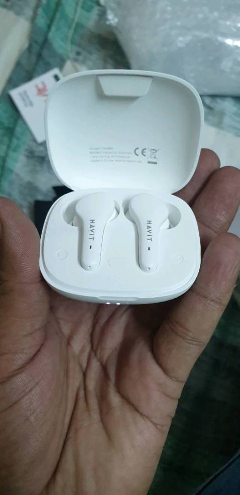 Này là mình đã dùng 1 tg rồi mới quay lại đánh giá nè. Tay nghe nhẹ, lúc đầu kết nối lâu, mãi ko thấy thiết bị. Giờ thì mình dùng ổn rồi, 2 3 ngày mình mới sạc lần tại mình nghe ít. Vỏ nhám nên dễ dơ nha dù mình dùng rất kĩ, mn nên đầu tư thêm bao đựg
